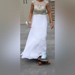 White beaded dress! Size 4! Worn twice. Great condition!